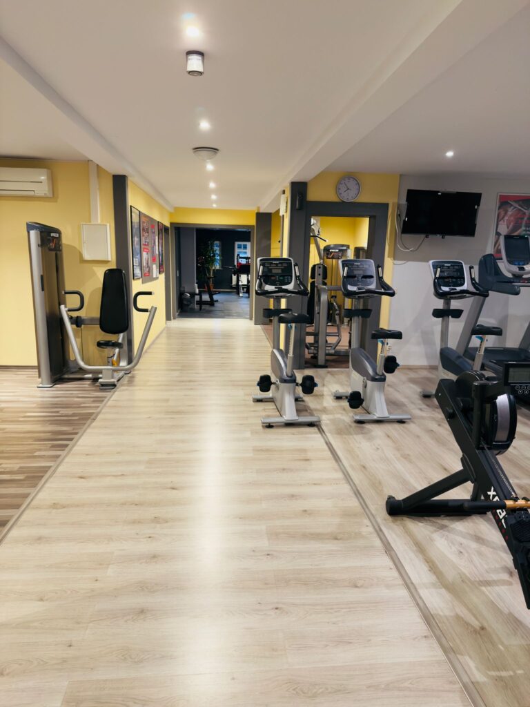 All Time Fitness Greiz – Blick über die Trainingsfläche